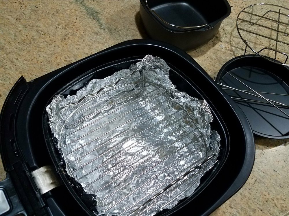 can you put aluminum foil in an air fryer