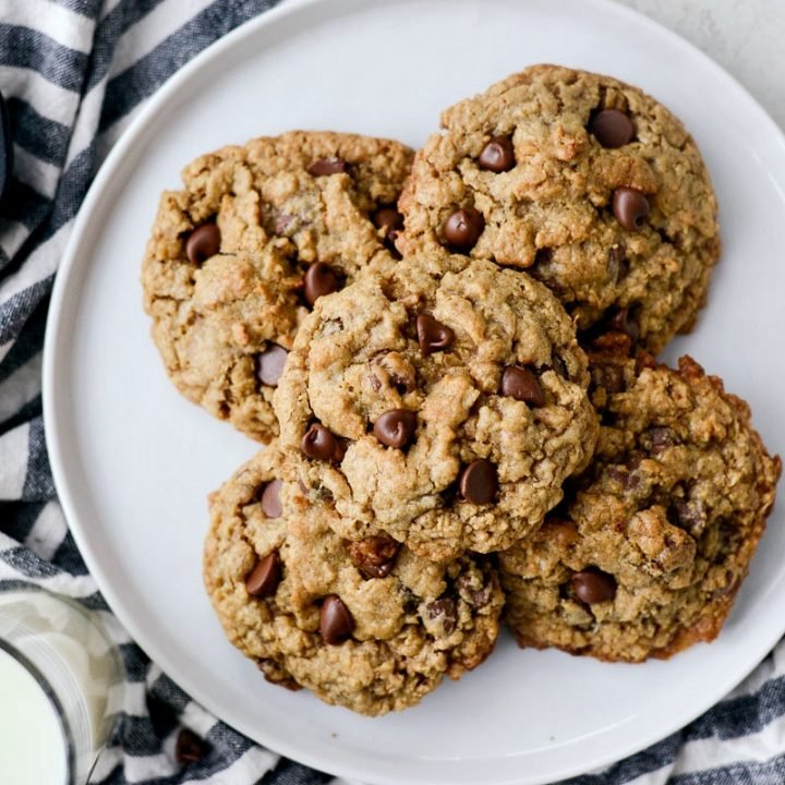 Vegan Oatmeal Chocolate Chip Cookies