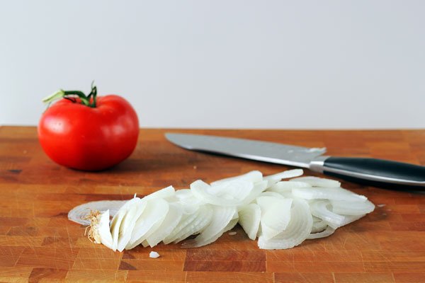 onion sliced with tomato